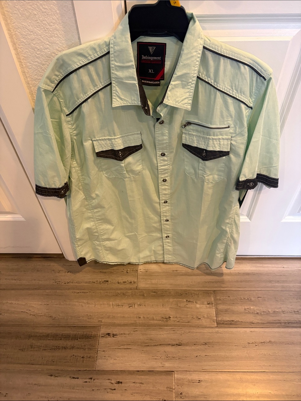 Infringement XL Short Sleeve Button-Up Shirt in Light Mint with Dark Trim NWT
